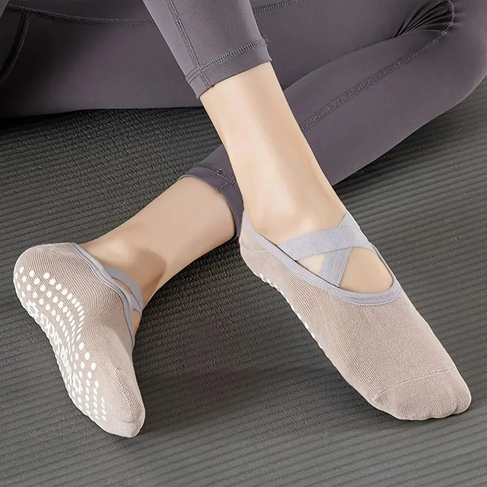 6 Pairs of Comfortable Yoga Socks - Women's Short Boat Socks for Pilates, Fitness, Dance, and Indoor Activities - Silicone Ant