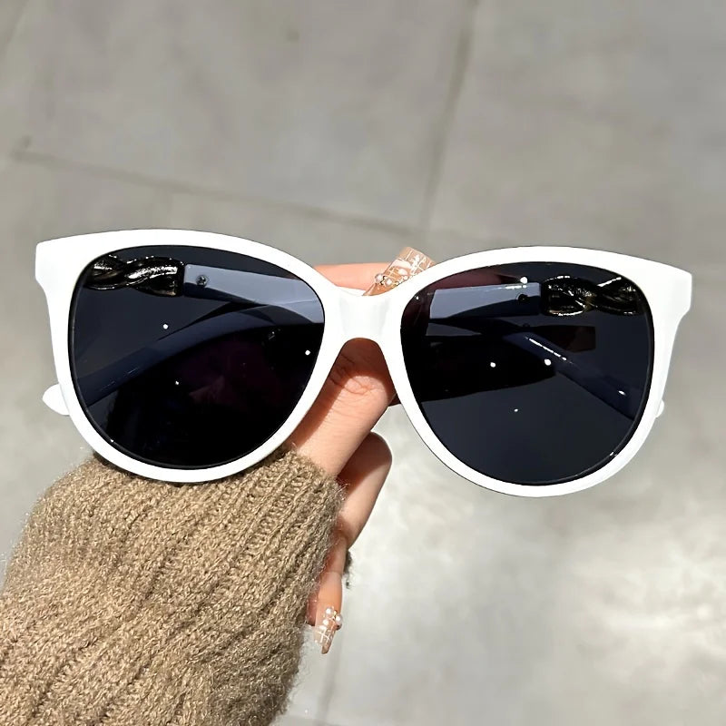 Women's Retro Cat Eye Sunglasses – Butterfly Frame Fashion Shades with Anti-Reflective Lenses