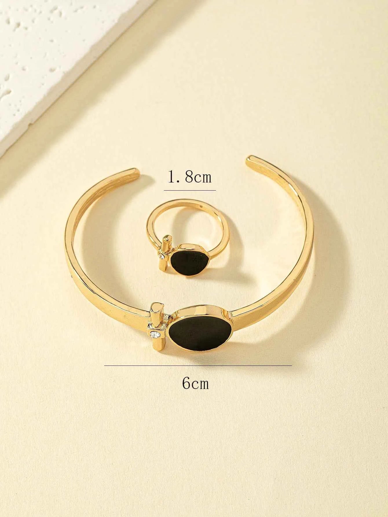 Fashionable, Personalized, Exquisite and Luxurious Bracelet and Ring Set