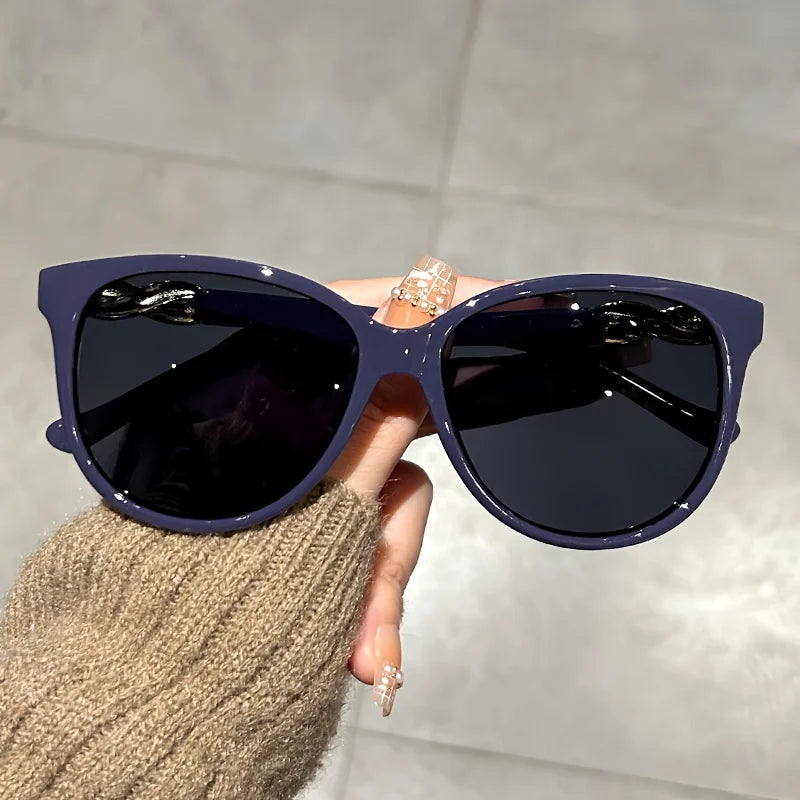 Women's Retro Cat Eye Sunglasses – Butterfly Frame Fashion Shades with Anti-Reflective Lenses