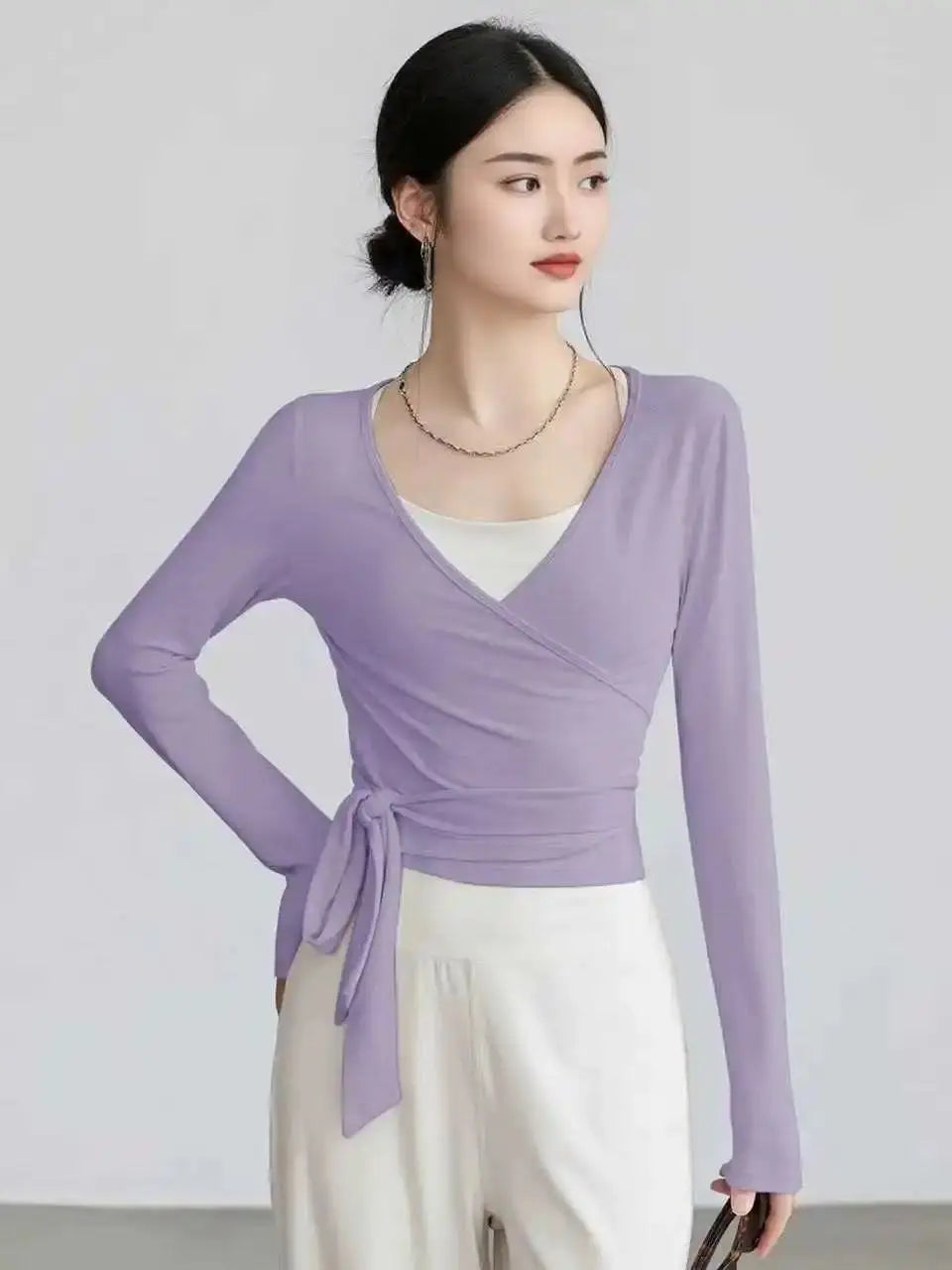 Adjustable Strap Long Sleeve Yoga Top — Slim-Fit Pilates Activewear