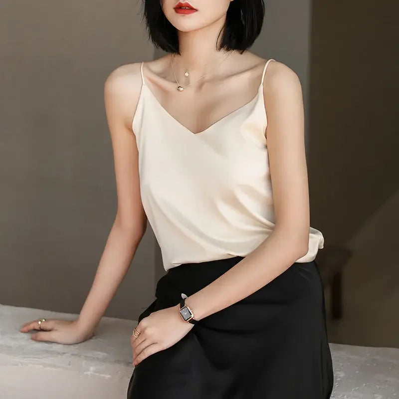 Women's Backless Camisole Crop Top – Solid Colour Sleeveless V-Neck Tank Top