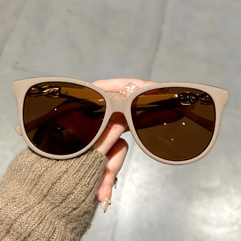 Women's Retro Cat Eye Sunglasses – Butterfly Frame Fashion Shades with Anti-Reflective Lenses