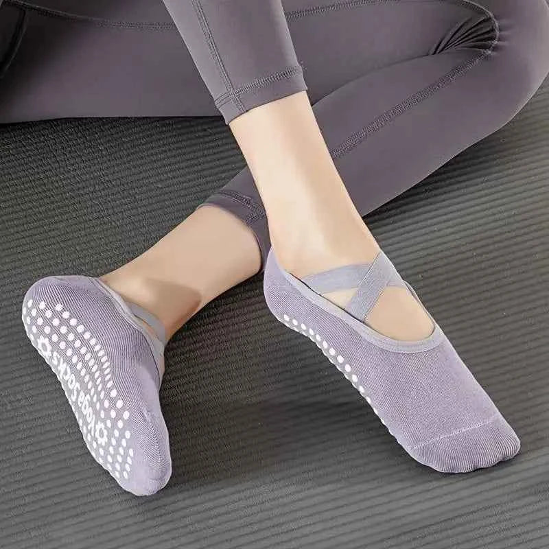 6 Pairs of Comfortable Yoga Socks - Women's Short Boat Socks for Pilates, Fitness, Dance, and Indoor Activities - Silicone Ant