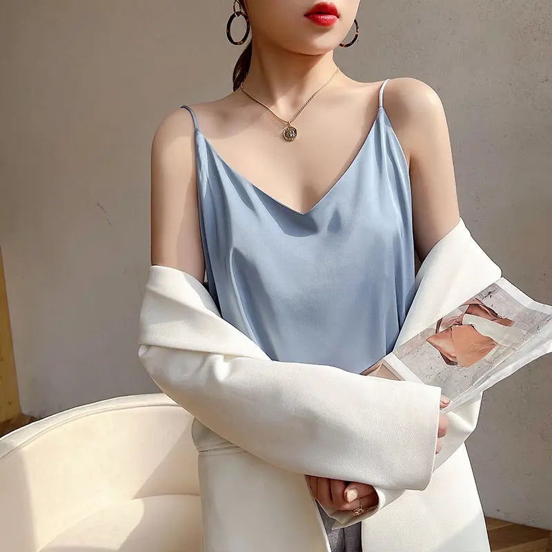 Women's Backless Camisole Crop Top – Solid Colour Sleeveless V-Neck Tank Top