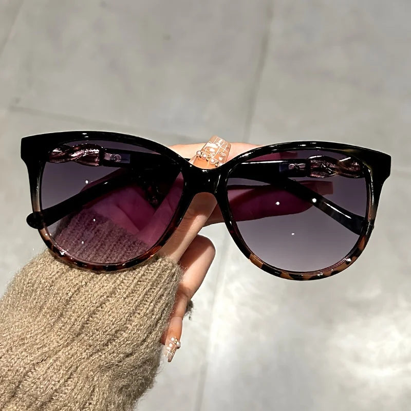 Women's Retro Cat Eye Sunglasses – Butterfly Frame Fashion Shades with Anti-Reflective Lenses