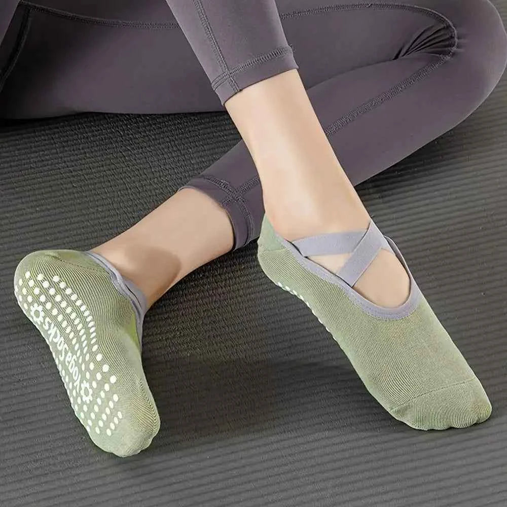 6 Pairs of Comfortable Yoga Socks - Women's Short Boat Socks for Pilates, Fitness, Dance, and Indoor Activities - Silicone Ant