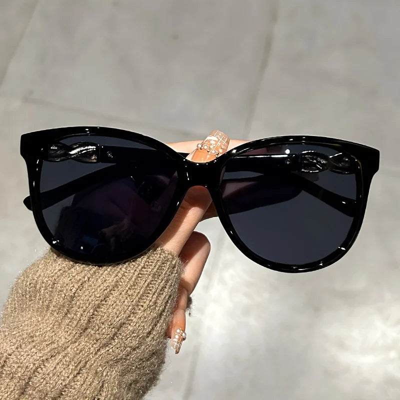 Women's Retro Cat Eye Sunglasses – Butterfly Frame Fashion Shades with Anti-Reflective Lenses