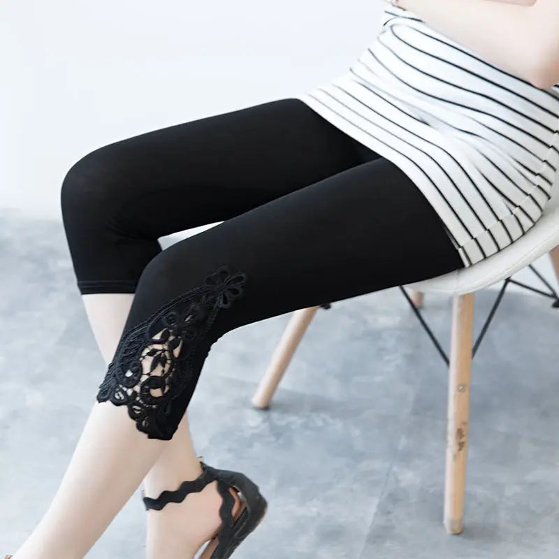Women's High-Waist Lace Stretch Capri Leggings – Knee-Length Sports & Fitness Pants