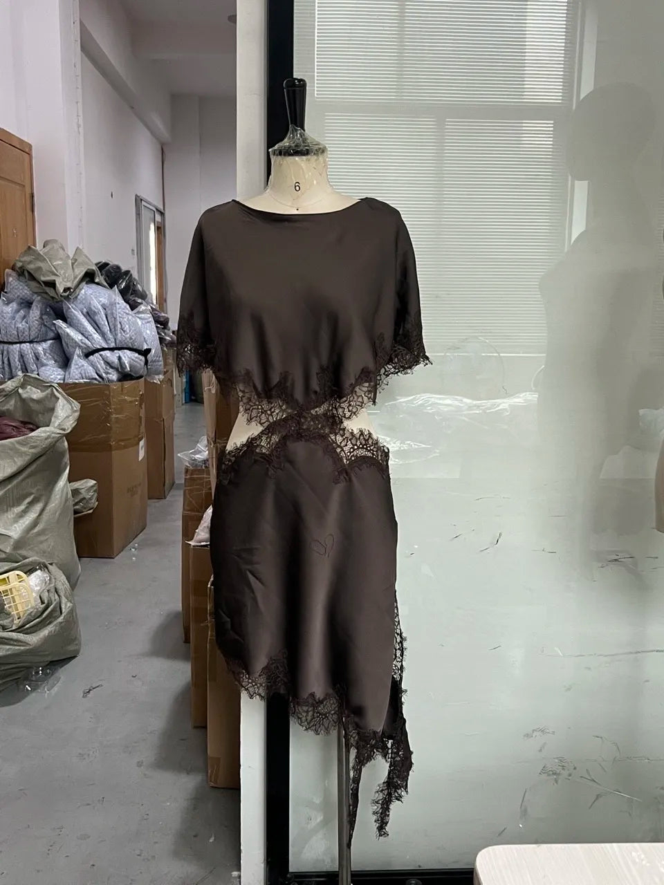 Vintage Lace Knee-Length Dress — O-Neck Exposed Waist Party Dress