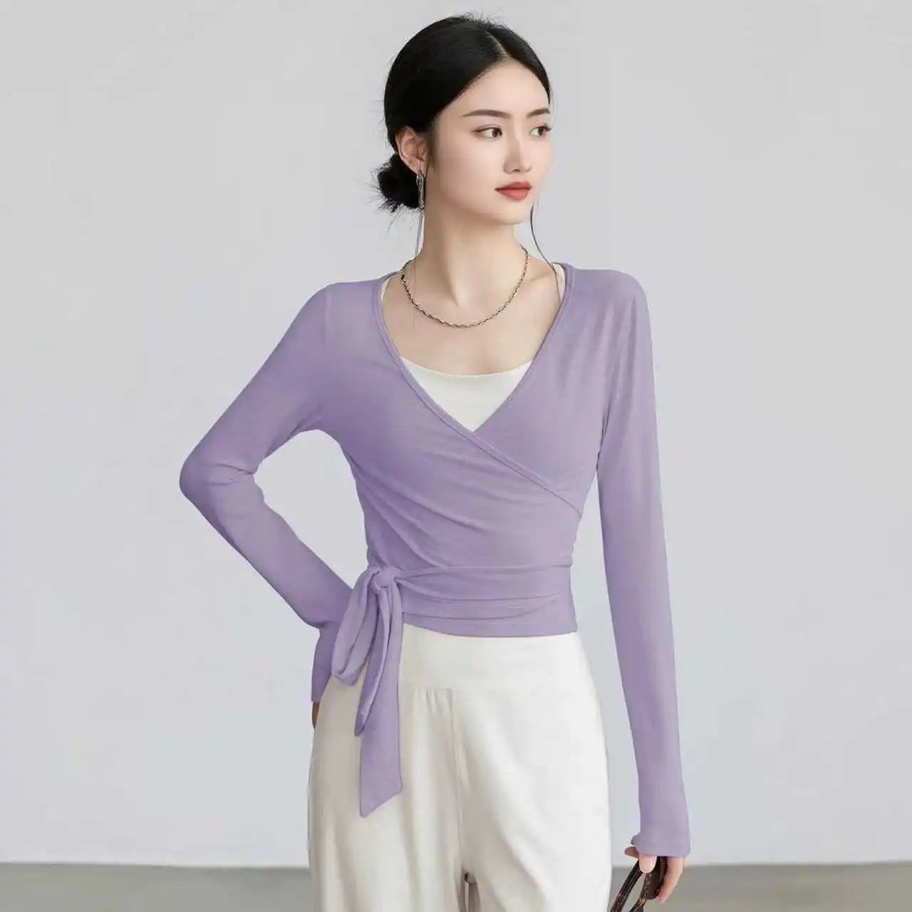 Adjustable Strap Long Sleeve Yoga Top — Slim-Fit Pilates Activewear
