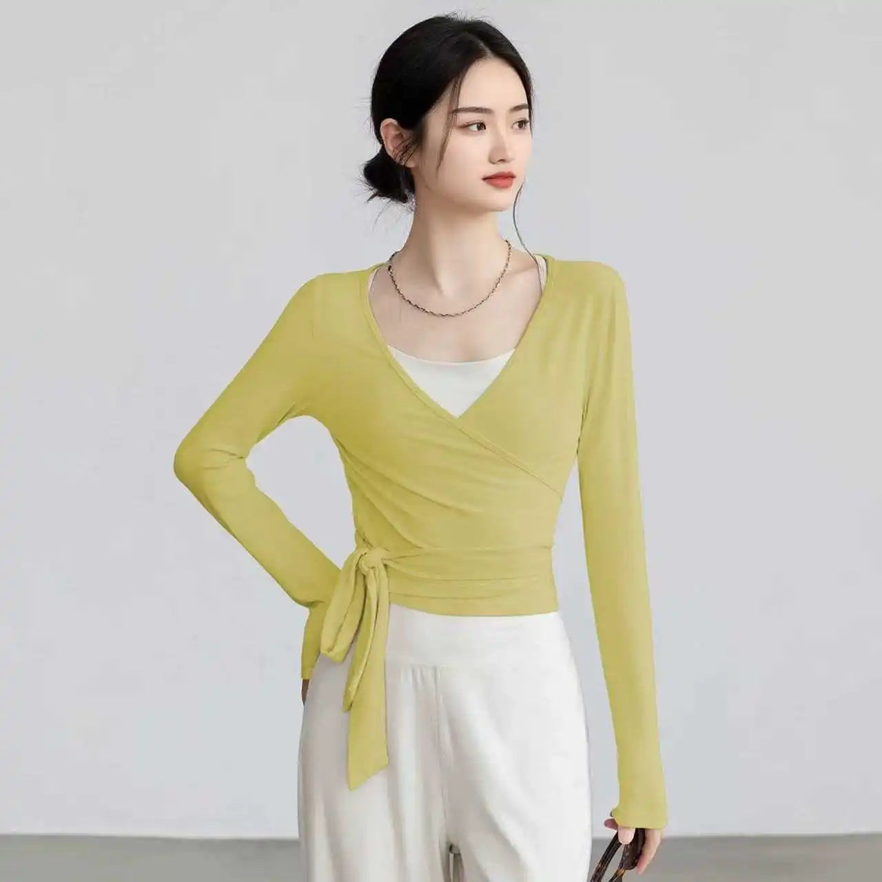 Adjustable Strap Long Sleeve Yoga Top — Slim-Fit Pilates Activewear