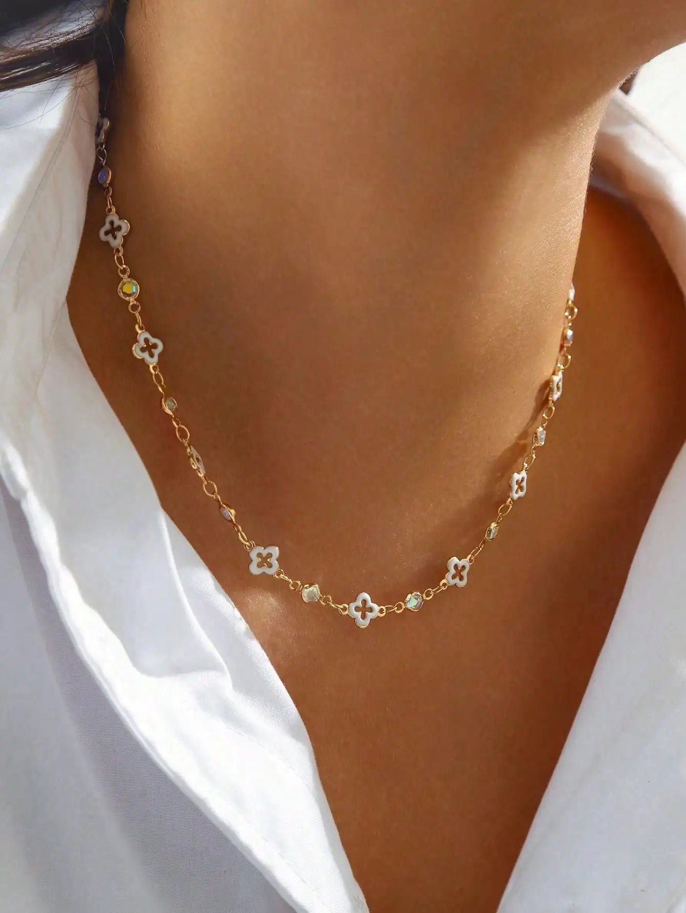 Women's Necklace, Flower Necklace, Suitable for Everyday Wear and Party Occasions, Fashionable Accessory, Gift for Women.