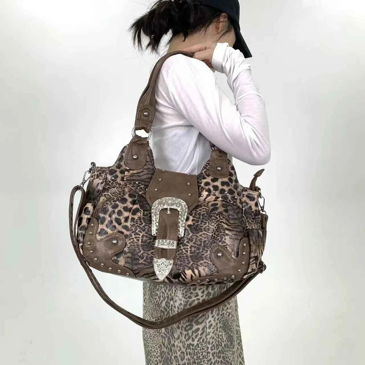 Y2K street personality spicy girl leopard print patchwork tote bag with multiple pockets and rivets retro crossbody handbag